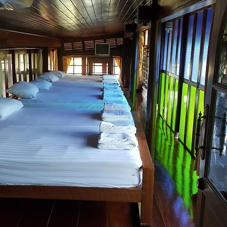 Ruean Mai Chai Khlong Amphava Kültér fotó
