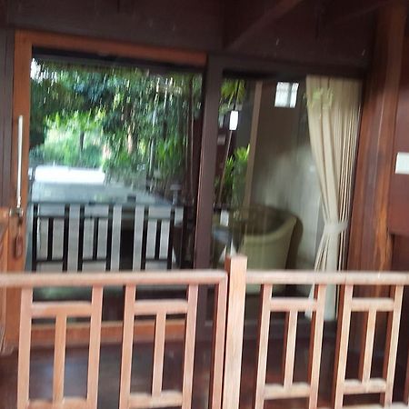 Ruean Mai Chai Khlong Amphava Kültér fotó