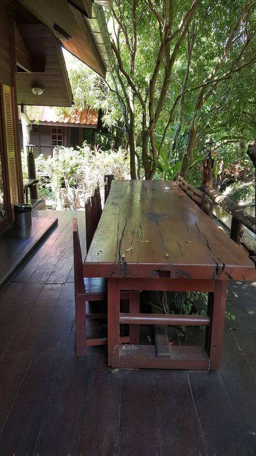 Ruean Mai Chai Khlong Amphava Kültér fotó