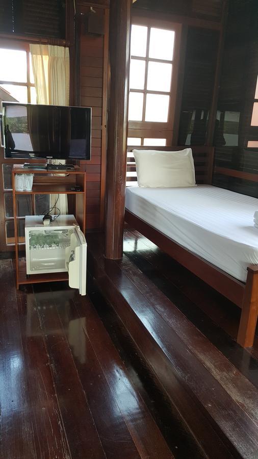 Ruean Mai Chai Khlong Amphava Kültér fotó
