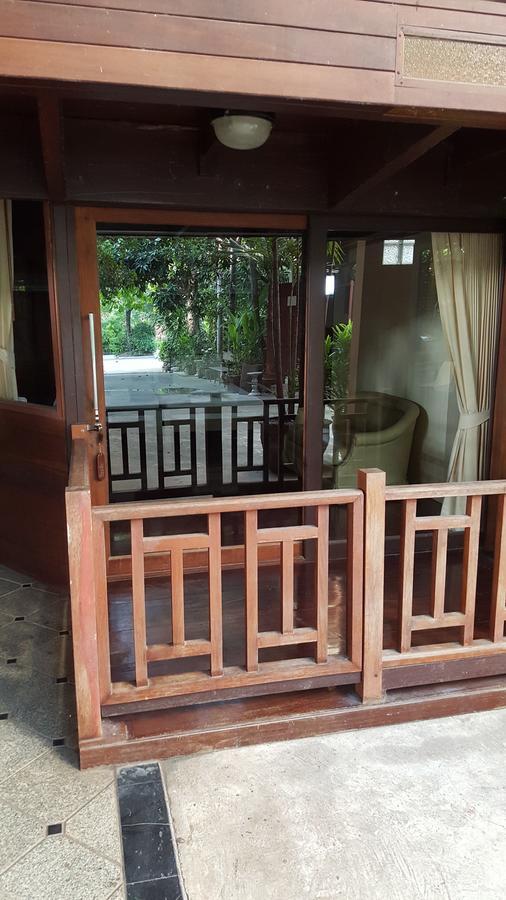 Ruean Mai Chai Khlong Amphava Kültér fotó