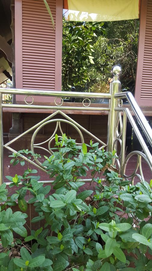 Ruean Mai Chai Khlong Amphava Kültér fotó