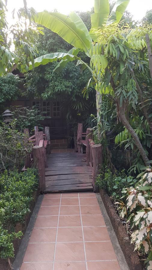Ruean Mai Chai Khlong Amphava Kültér fotó