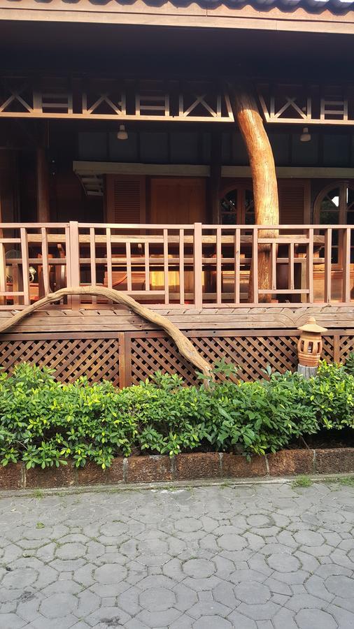 Ruean Mai Chai Khlong Amphava Kültér fotó