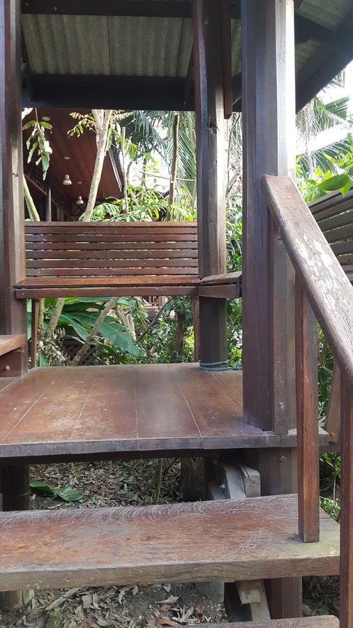 Ruean Mai Chai Khlong Amphava Kültér fotó