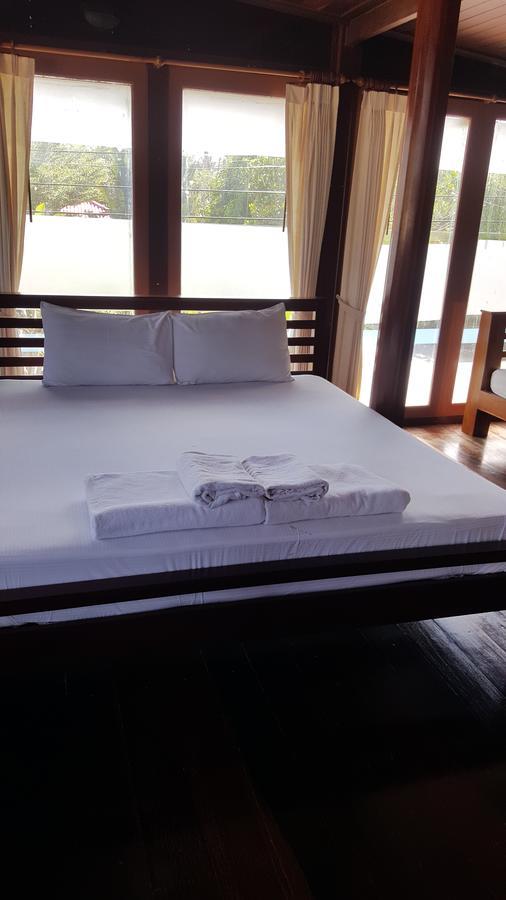 Ruean Mai Chai Khlong Amphava Kültér fotó