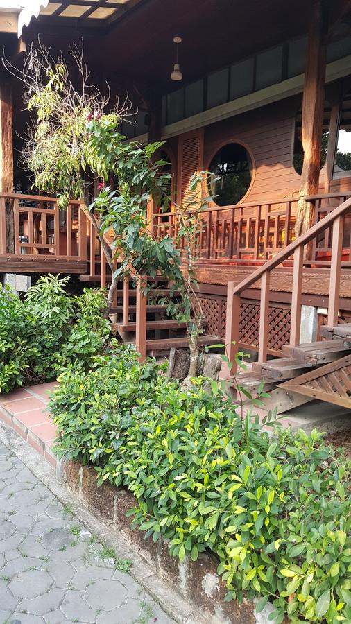 Ruean Mai Chai Khlong Amphava Kültér fotó