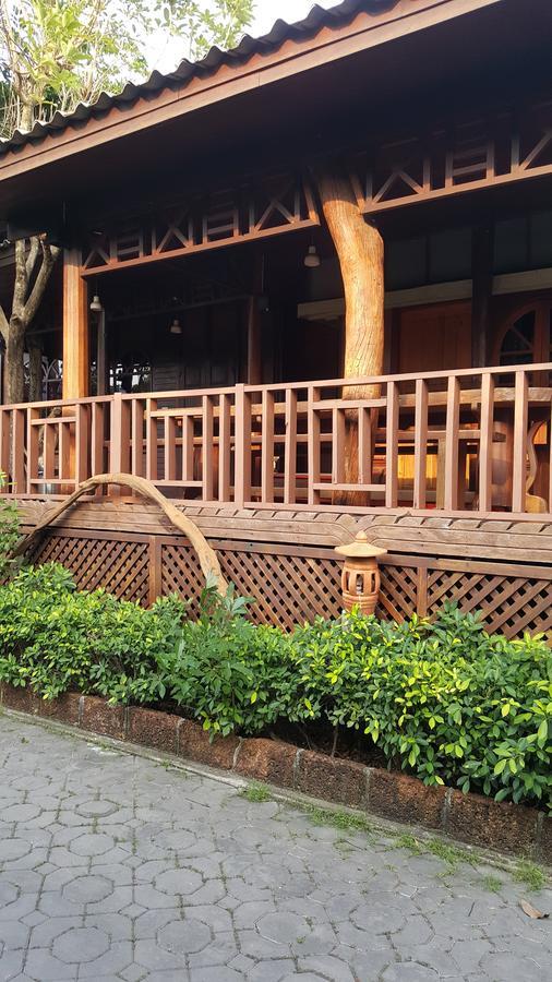 Ruean Mai Chai Khlong Amphava Kültér fotó