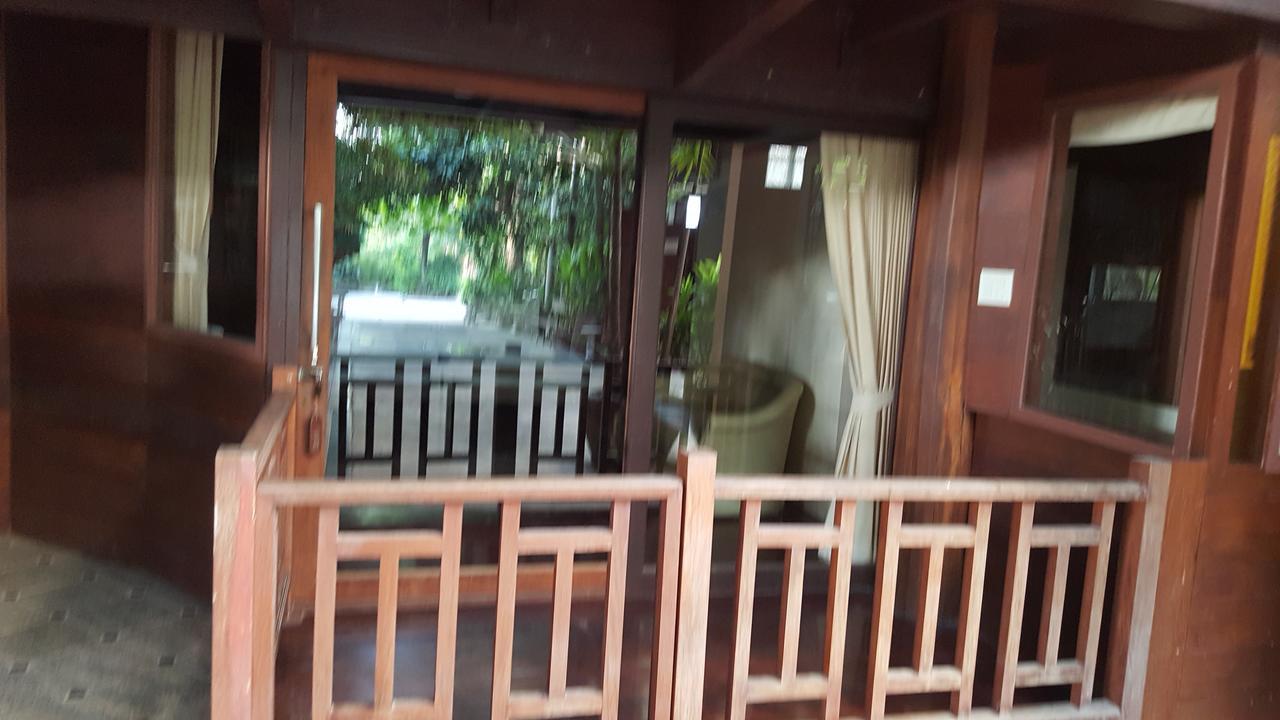 Ruean Mai Chai Khlong Amphava Kültér fotó