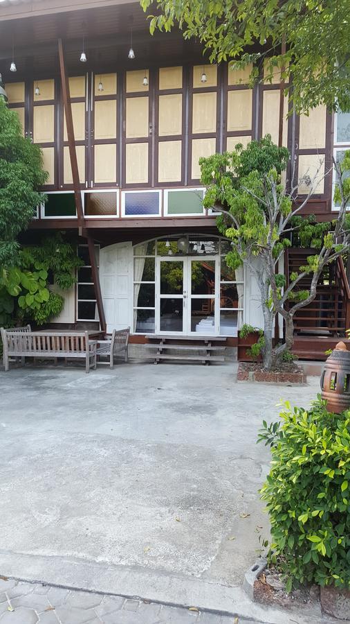 Ruean Mai Chai Khlong Amphava Kültér fotó