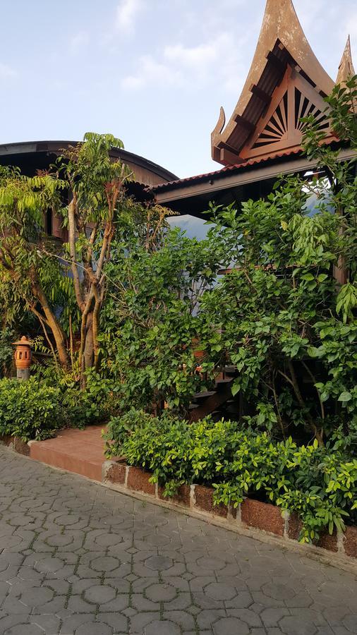 Ruean Mai Chai Khlong Amphava Kültér fotó