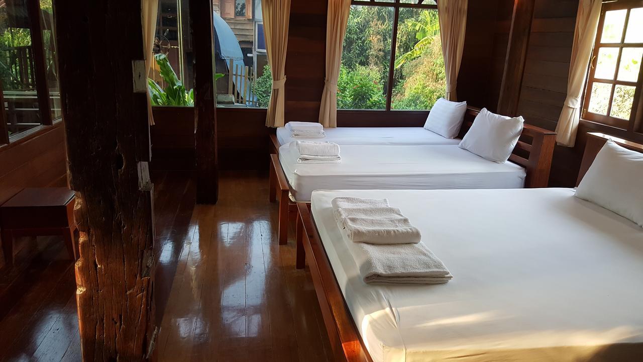 Ruean Mai Chai Khlong Amphava Kültér fotó