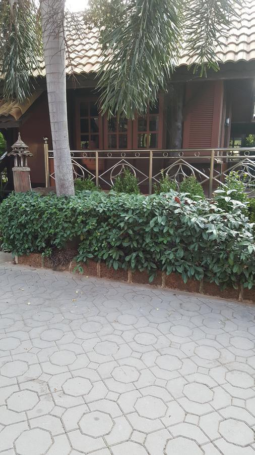 Ruean Mai Chai Khlong Amphava Kültér fotó