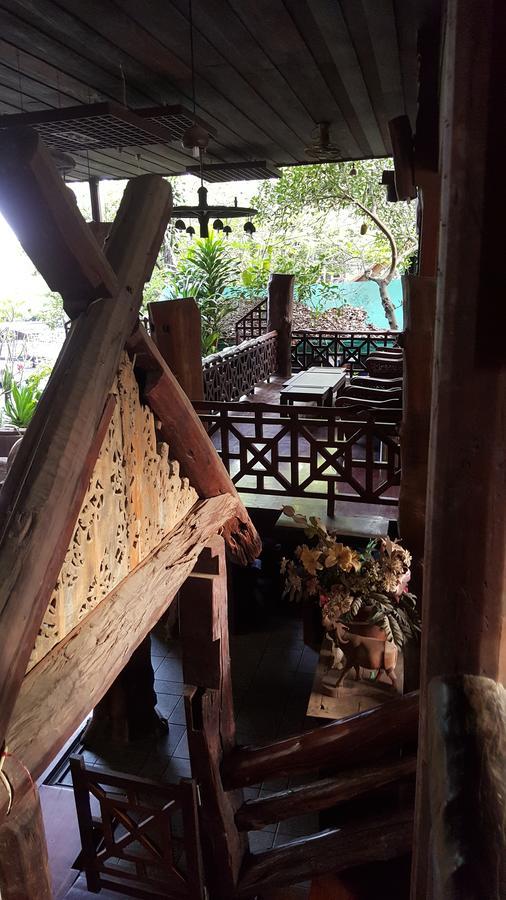 Ruean Mai Chai Khlong Amphava Kültér fotó