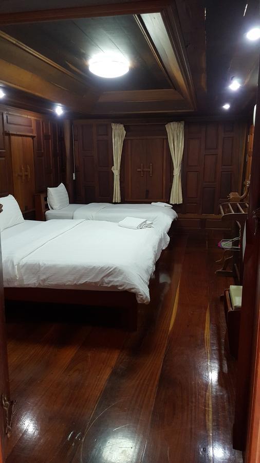 Ruean Mai Chai Khlong Amphava Kültér fotó