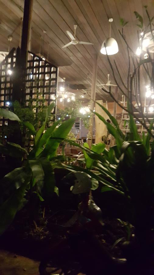 Ruean Mai Chai Khlong Amphava Kültér fotó