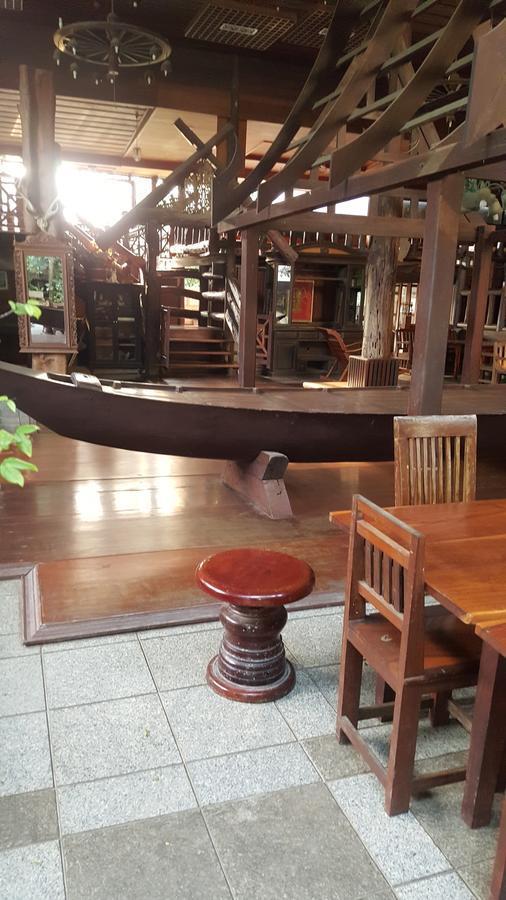 Ruean Mai Chai Khlong Amphava Kültér fotó