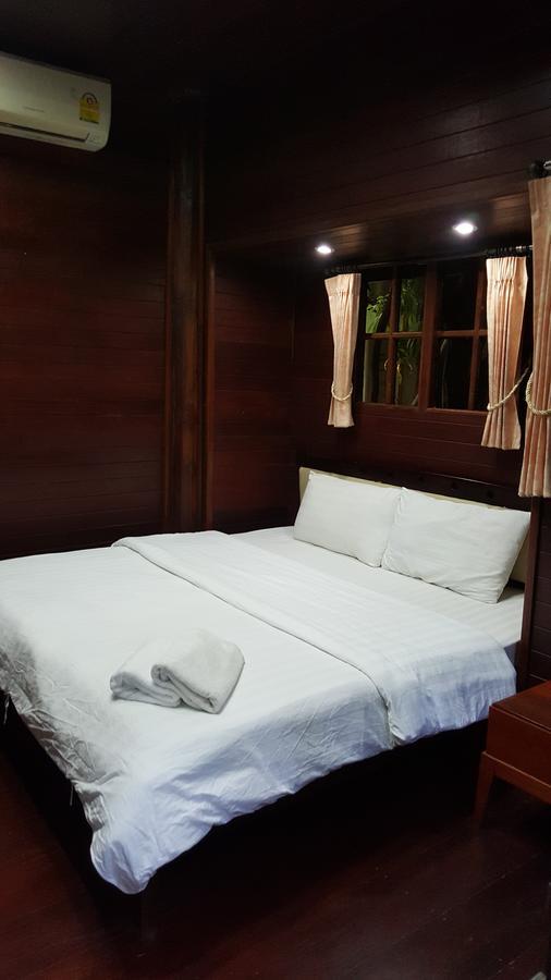Ruean Mai Chai Khlong Amphava Kültér fotó