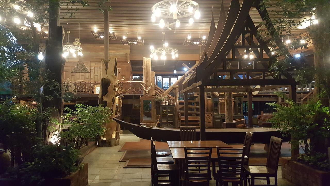 Ruean Mai Chai Khlong Amphava Kültér fotó